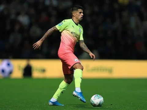 Bayern khiến tất cả "việt vị", bất ngờ hờ hững với "đối tác ăn ý" của Ronaldo