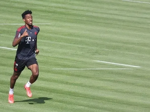 Bayern đón tin vui từ cơn lốc đường biên