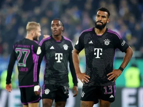 Bayern thua sốc đội hạng Ba, Dortmund đi tiếp