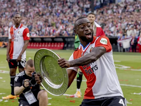 Bayern từ bỏ đội trưởng Feyenoord