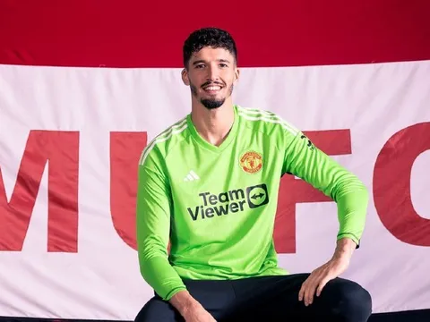 Altay Bayindir - thủ môn có thể soán ngôi Andre Onana ở Man United