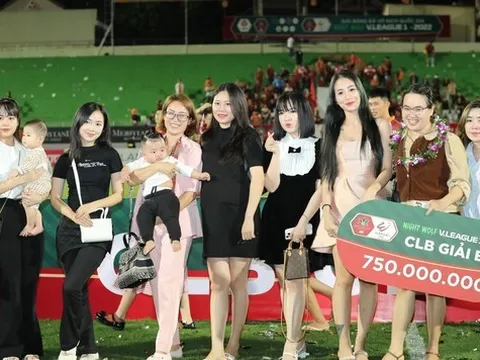 Dàn mỹ nhân nổi bật ngày Bình Định kết thúc V-League; Sài Gòn giải thể?