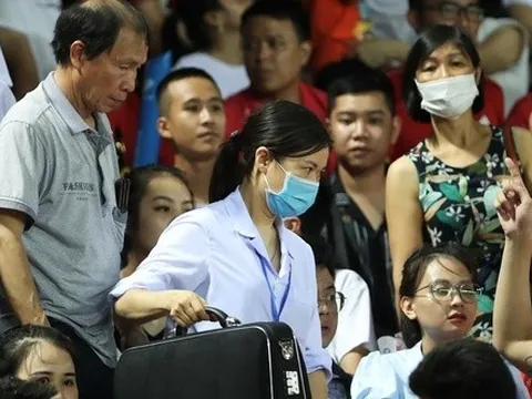 Bê tông rơi trúng CĐV ở trận đấu của tuyển Việt Nam