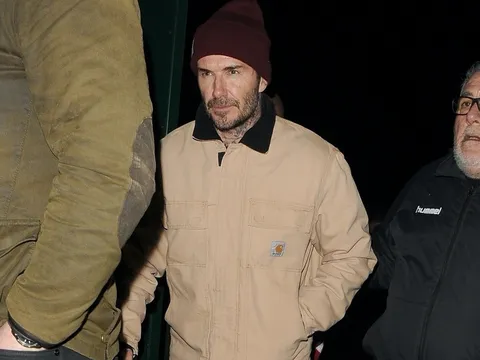 Beckham bỏ về sớm khi đội của con trai thua ngược