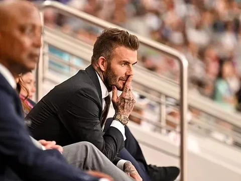 Beckham đàm phán mua Man Utd
