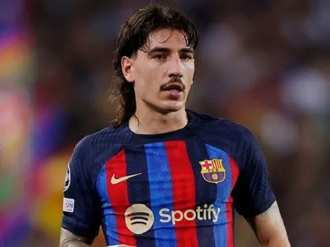 Cựu sao Arsenal khẳng định chơi bóng không vì tiền