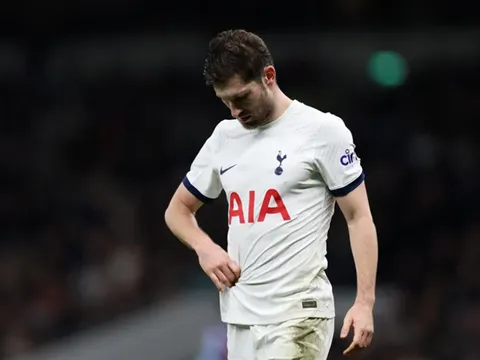 Sau chiến thắng Burnley, HLV Postecoglou báo hung tin