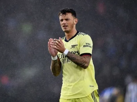 Ben White háo hức so tài với Cristiano Ronaldo