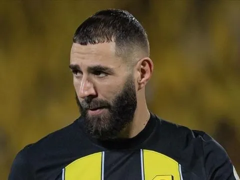 Đội hình trong mơ gây sốc của Benzema: Không có cả Ronaldo lẫn Messi!