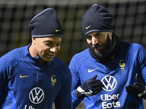 Benzema khiến tuyển Pháp lo lắng