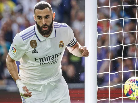 Arsene Wenger đã nêu lý do vì sao Arsenal nên chiêu mộ Benzema