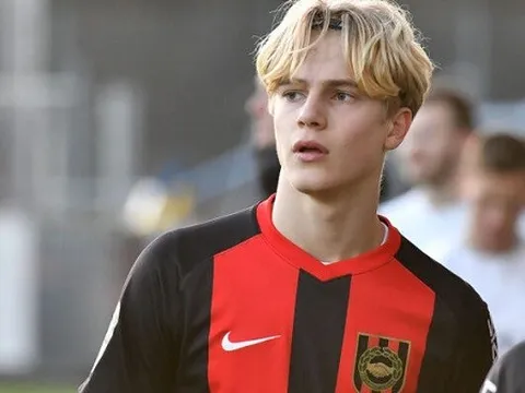 MU "xem giò" sao mai Thụy Điển