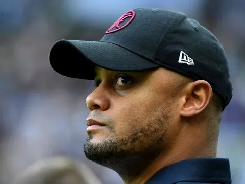 Bị cướp mất quả penalty, Kompany nói VAR 'thật trắng trợn'