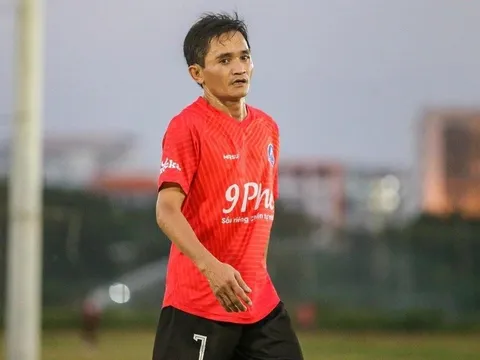Bị đấm thẳng mặt, trọng tài Việt Nam gửi đơn báo công an