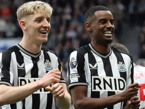 Bị Newcastle hủy diệt, Tottenham văng khỏi top 4