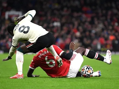Bị Pogba vào bóng ác ý, tình trạng của Naby Keita ra sao?