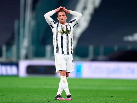 Bị trừng phạt vì đi trễ, sao Juventus nổi giận đòi ra đi
