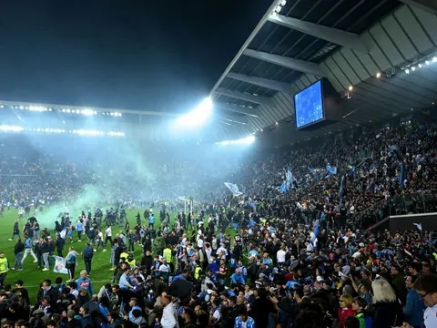 Biển người ăn mừng Napoli vô địch Serie A sau 33 năm