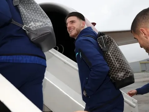 'Biển người' cổ vũ tuyển Anh đi đến Qatar bằng máy bay đặc biệt