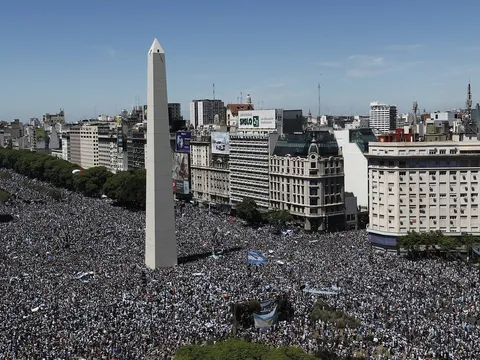 Biển người dự lễ ăn mừng của tuyển Argentina