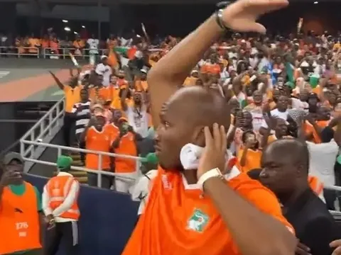 Bờ Biển Ngà vào chung kết AFCON, Drogba bấn loạn ngoài đường biên
