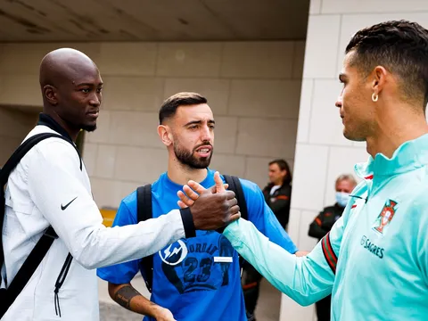Bồ Đào Nha hội quân: Ronaldo và Fernandes đổi thái độ