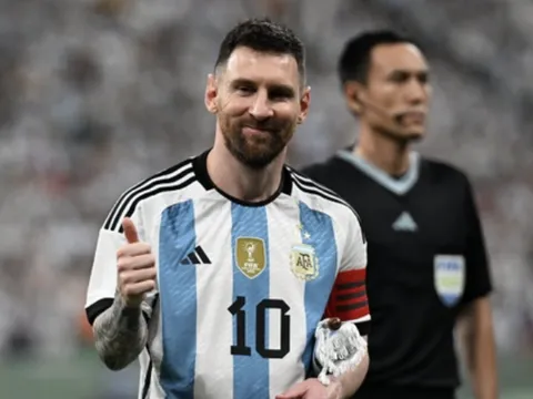 Bỏ Indonesia, Messi về quê đá giao hữu