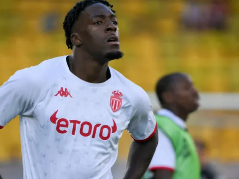 Bỏ Kim Min-jae, M.U nhắm mua 2 hậu vệ Ligue 1