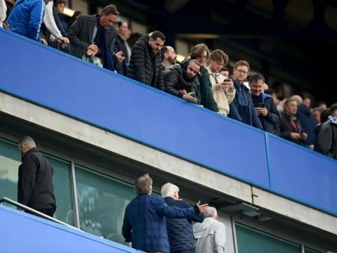 Boehly điên tiết với sự quá khích của CĐV Chelsea