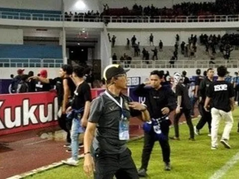 Bóng đá Indonesia lại xảy ra bạo loạn