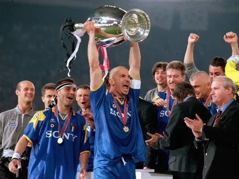 Bóng đá Italy khác Anh thế nào