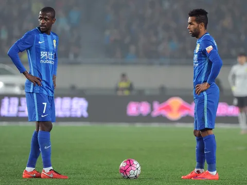 Bóng đá Trung Quốc: Từ bom tấn đến giải thể