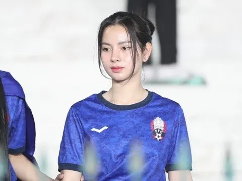 Bóng hồng Campuchia đọ nhan sắc trong trận mở màn của đội nhà