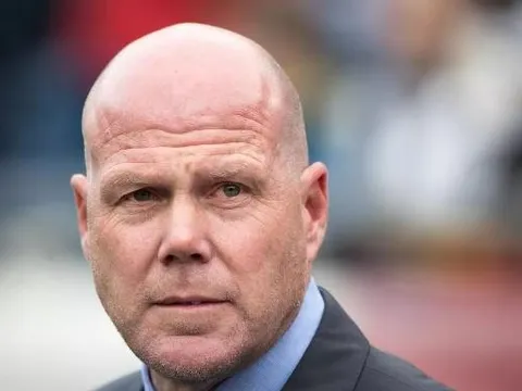 Brad Friedel chê bai động thái chuyển nhượng của cầu thủ Arsenal