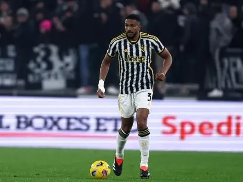 Juve chấp nhận mất đá tảng, Man Utd mừng thầm