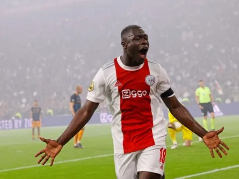 Brian Brobbey 'quay xe', sẵn sàng đến Man United