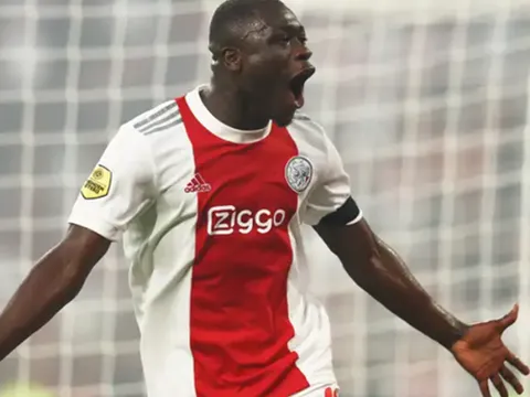 Erik ten Hag thúc giục M.U ký tiền đạo ghi 17 bàn