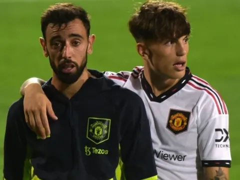 Bruno Fernandes bị chỉ trích sau phát ngôn về Garnacho