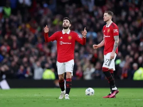 Bruno vượt mặt Van Persie và Chicharito