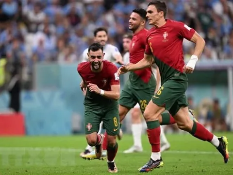 Bruno Fernandes lên tiếng khi Fernando Santos bị sa thải