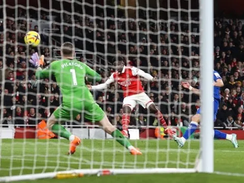 Bukayo Saka tạo siêu phẩm, Pháo lại rền vang