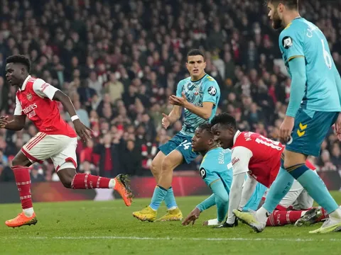 Bước ngoặt khiến Arsenal tự hủy