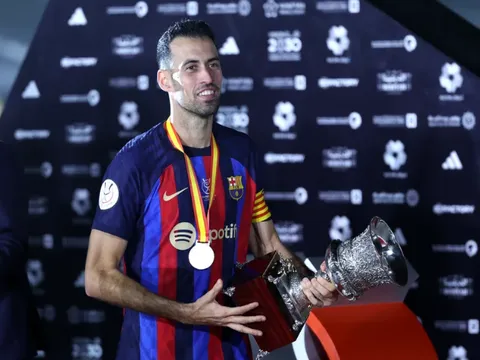 Busquets từ chối lời đề nghị khủng từ đội bóng của Ronaldo