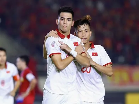Tuyển Việt Nam thắng to, lo chút ít