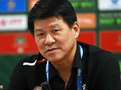 HLV Vũ Tiến Thành: 'Trọng tài nên xem lại quyết định thổi phạt đền'