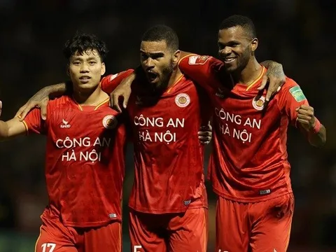 CAHN: Người khổng lồ trên đôi chân đất sét