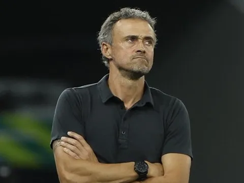 Chủ tịch Napoli chế nhạo Luis Enrique sau chuỗi trận đáng thất vọng