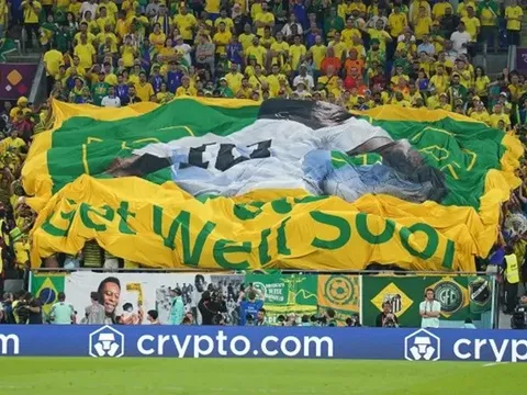 Cả Brazil thực hiện hành động điểm 10 dành cho Pele