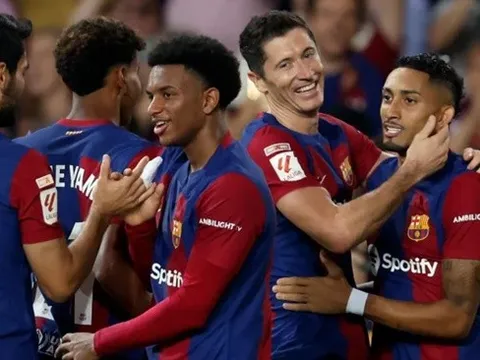 3 lần "xâu kim", các cầu thủ Barca làm CĐV xuýt xoa