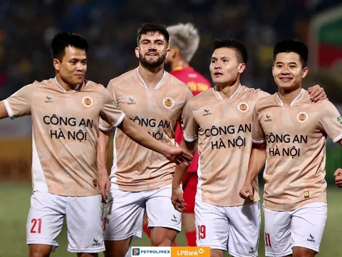 CAHN giành 3 điểm, Kiatisuk nói lời thẳng thắn về Quang Hải